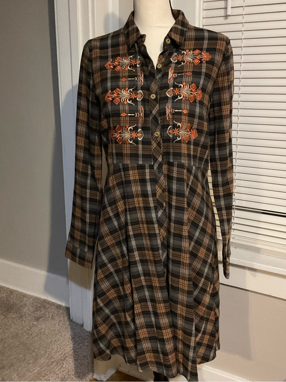 Mystree plaid embroidered dress, long sleeve button down, size Small, NWOT